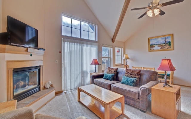 photo 4 of Tarn Landing #c-4 2 Bedroom Condo by RedAwning