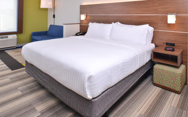 photo 3 of Holiday Inn Express & Suites Omaha Airport