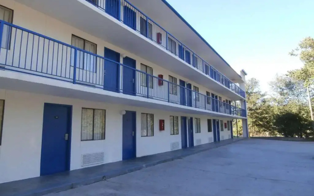photo 2 of Americas Best Value Inn - Tucker