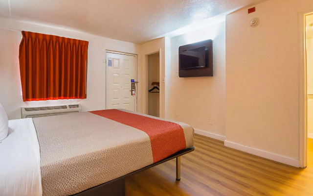 photo 3 of Motel 6 Dallas - Garland - Northwest Hwy