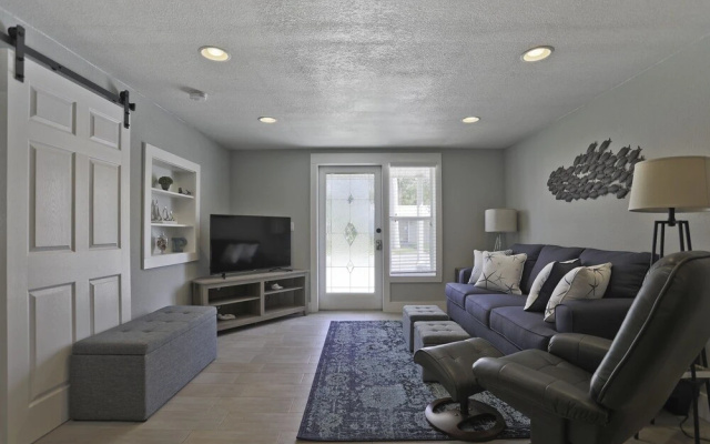 photo 2 of 1 Bedroom Bay Front Villa Bring Your Boat Dock Space Available 1 Villa by Redawning