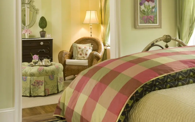 photo 3 of 10 Fitch Luxurious Romantic Inn