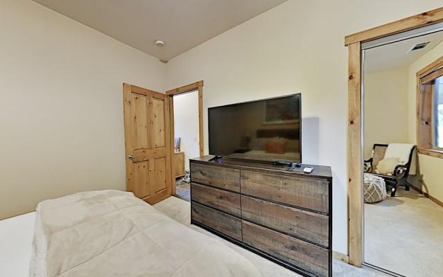 photo 5 of 10917cin 2 Bedroom Condo