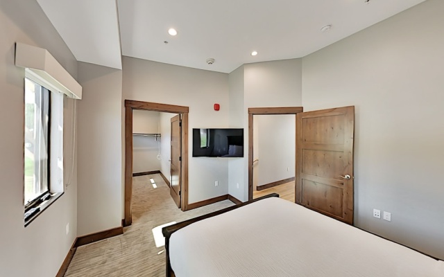 photo 5 of 1121ddre 2 Bedroom Condo