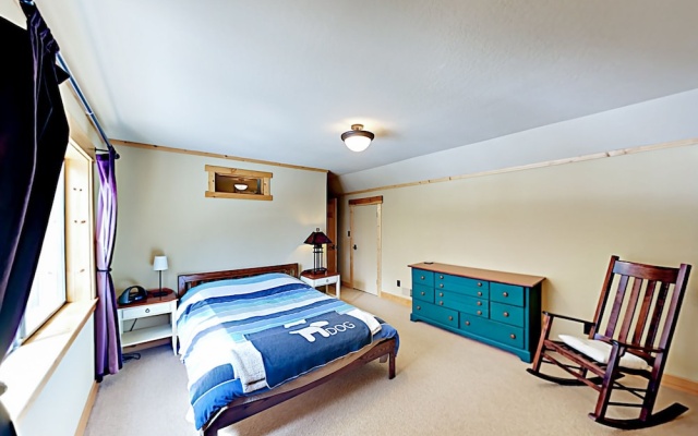 photo 5 of 11541 Truckee - 3 Br Home