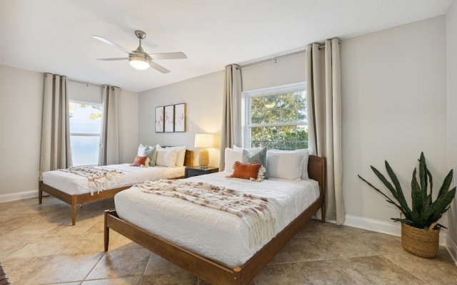 photo 4 of 120 E Park Ln