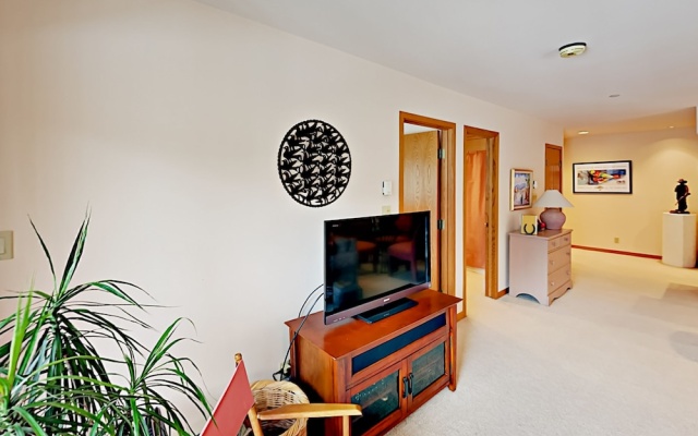 photo 2 of 1206 Village Road Condo Unit B206 1 Bedroom 2 Bathrooms Condo