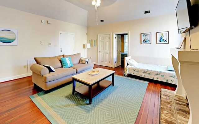 photo 4 of 127 E Liberty Townhouse Unit A 1 Bedroom 1.5 Bathroom Townhouse