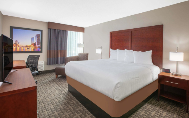 photo 3 of Baymont Inn & Suites Grand Rapids Near Downtown