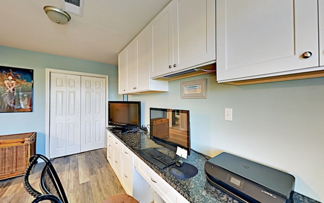 photo 3 of 1313 S Magnolia St Home - 3 Br home by RedAwning
