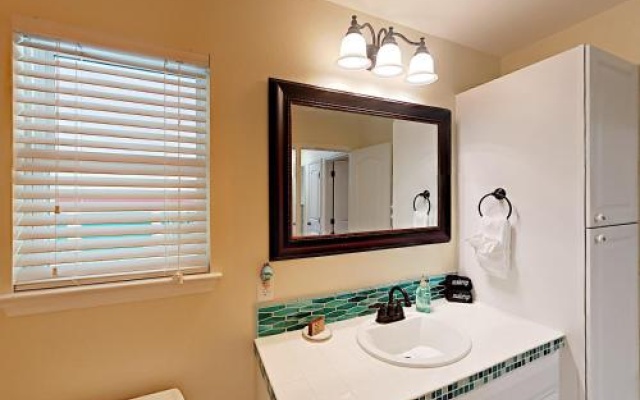 photo 5 of 1420 Live Oak Home - 2 Br home by RedAwning