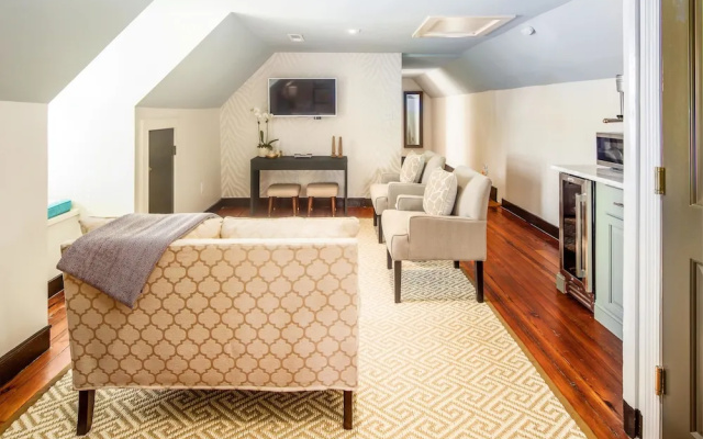 photo 2 of 154 D Spring Street - 2 BR / 1 BA Holiday home 2