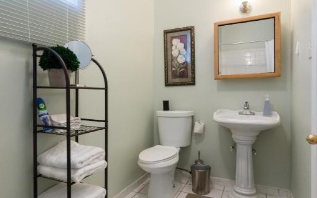 photo 3 of 1549 North Maplewood Avenue