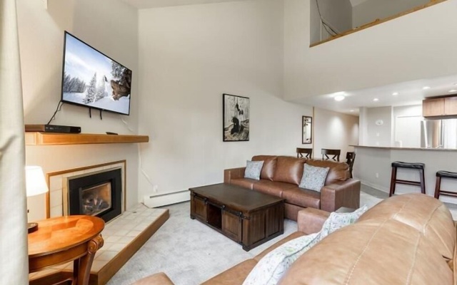 photo 4 of 17 Vail Road 3 Bedroom Condo by RedAwning