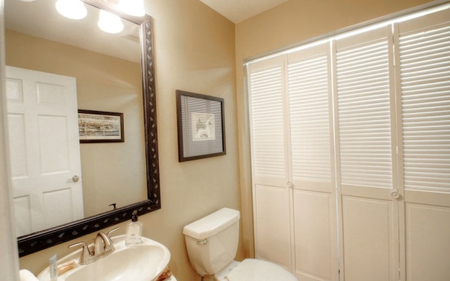 photo 3 of 1717 Geneva Drive W - 4 Br Townhouse
