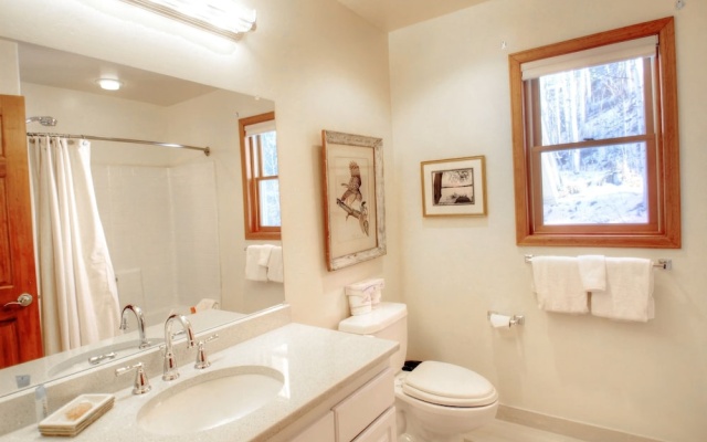 photo 4 of 1717 Geneva Drive W - 4 Br Townhouse