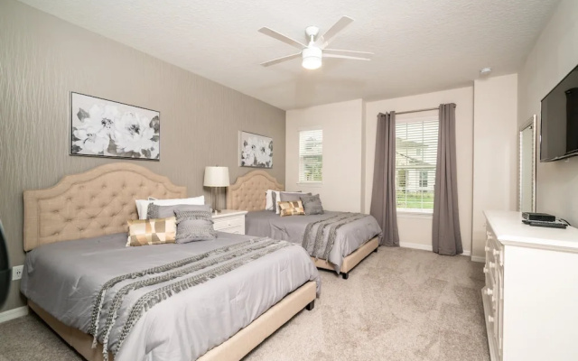 photo 2 of 5 BD 4.5 BH With Game Room and Spa