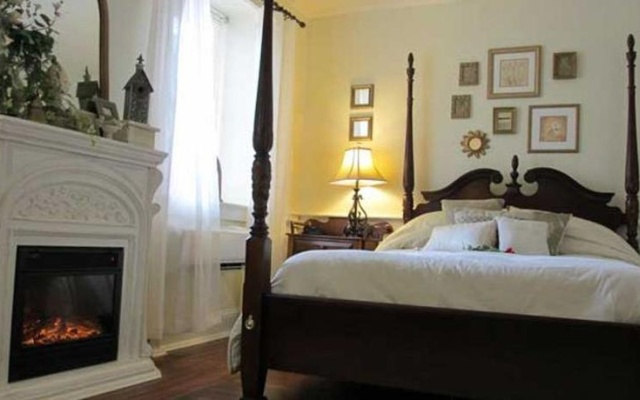 photo 2 of 1777 Americana Inn