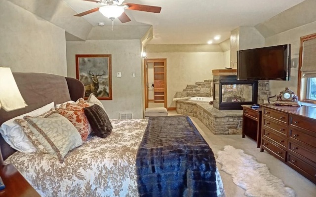 photo 4 of 1835 Gore Creek Dr W - 6 Br Home