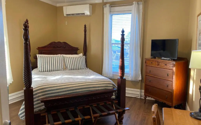 photo 2 of 1898 Waverly Inn
