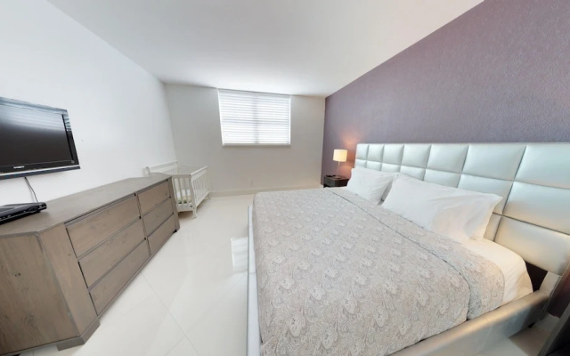 photo 5 of 19370 Collins Ave # 1017