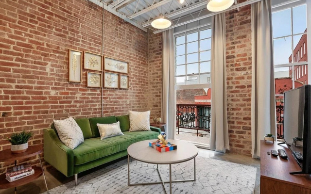 photo 2 of 1br/1ba w/ Exposed-brick Apt in DT Nola by Domio