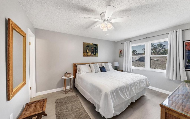 photo 4 of 2 Bed 2 Bath Centrally Located