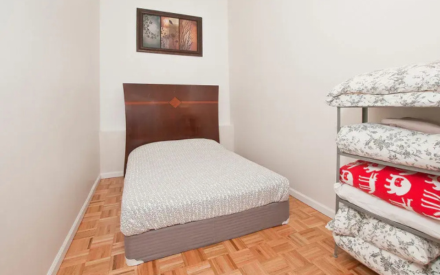 photo 2 of 2 Bedroom Apt Midtown East 28 Street