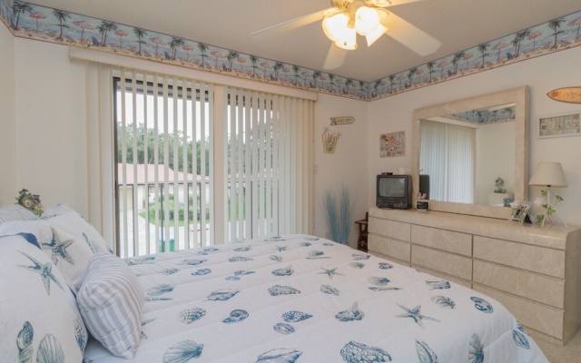 photo 5 of 2 Bedroom With Community Pool Close To The Beaches 2 Condo by Redawning
