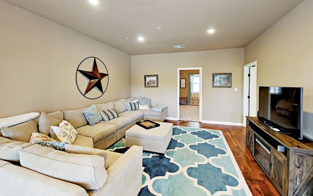 photo 4 of 20001 Hamilton Pool Road Home 6 Bedrooms 3 Bathrooms Home