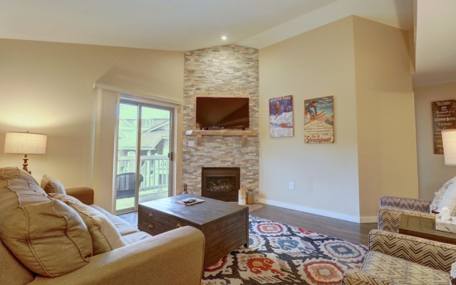 photo 4 of 201 Point Drive 2 Bedroom Condo by RedAwning
