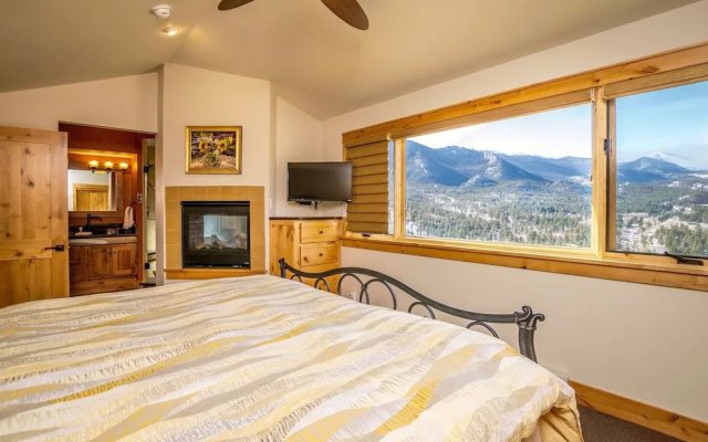 photo 5 of Mapes Luxury Vacation At Windcliff 5 Bedroom Home by RedAwning