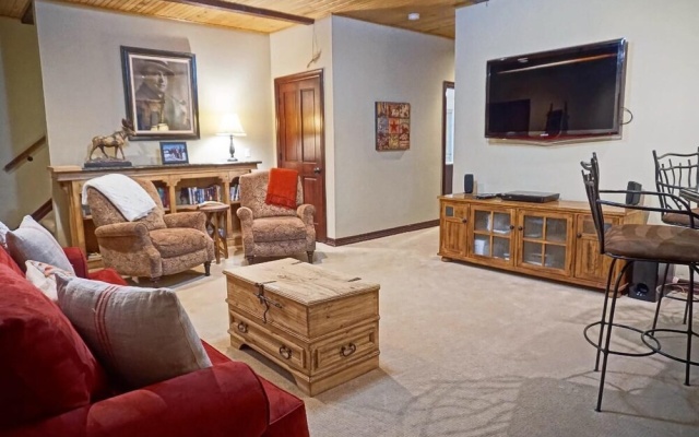 photo 3 of 2095 Vermont Rd W Plus - 6 Br Home