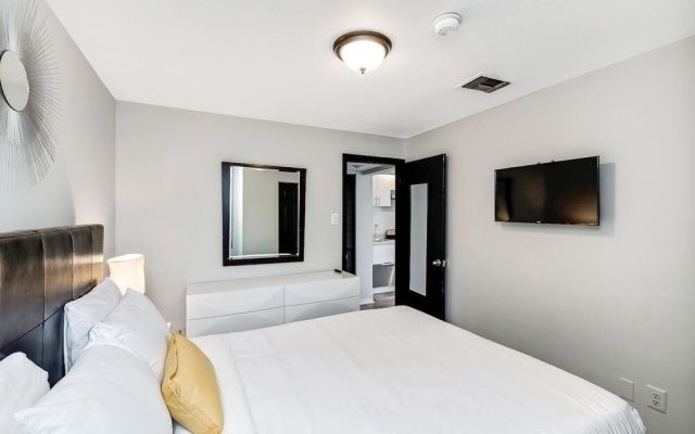 photo 4 of 2135 Walnut Street Enjoy Sunsets at 1BR Home at Rittenhouse Square