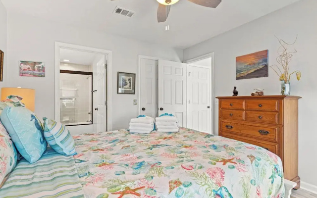 photo 2 of Vacation in This Gorgeous 2-story Home! 3 BR 3 BA! Sleeps 8!