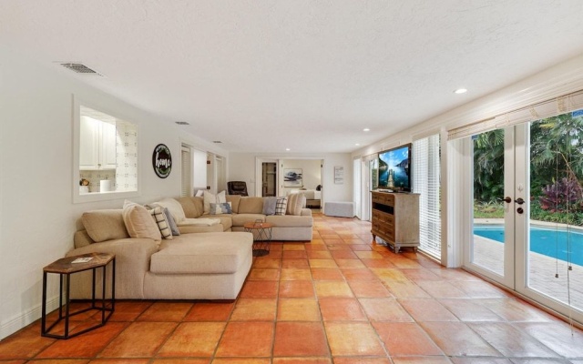 photo 5 of 22 salt water pool home with king beds