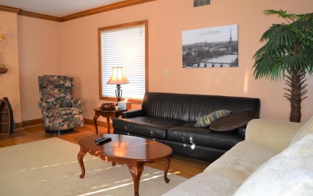 photo 5 of 2338 S Edgewood St.
