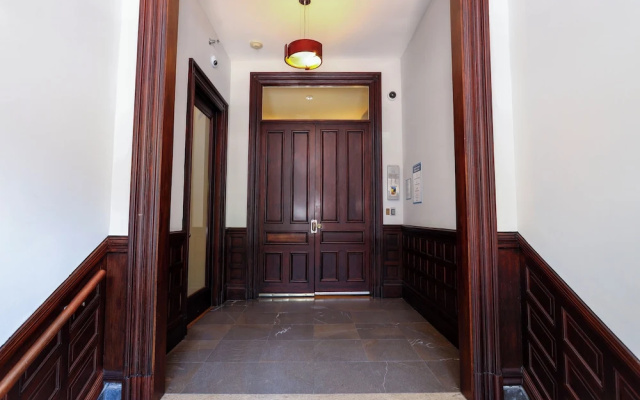 photo 5 of Maverick Suites at 245 Newbury St