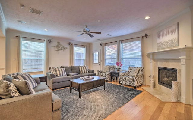 photo 5 of 2,500 Sq Ft Townhome - Walk to Central River Oaks!