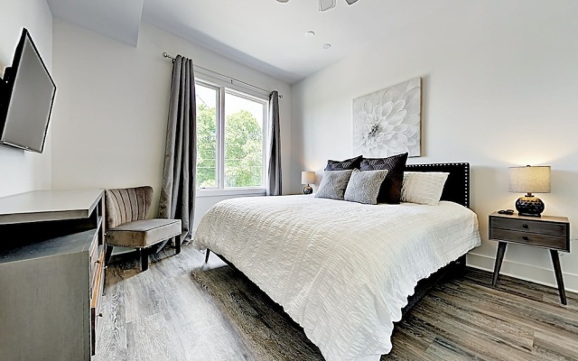 photo 5 of 2519 Nashville (1655-163747) - 2 Br Apts