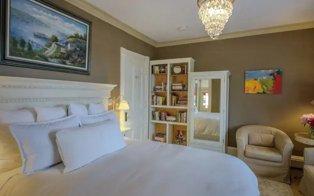 photo 4 of 254 South Union Street Guest House