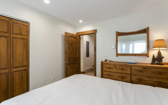 photo 3 of 26 Par6 Townhomes 2 Bedroom Townhouse by RedAwning