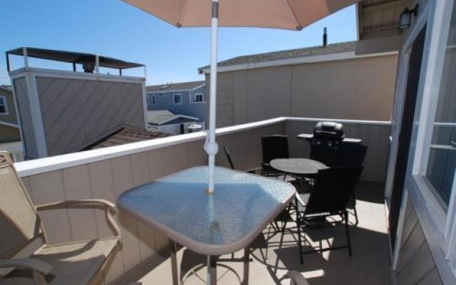 photo 2 of 27th St B (68203) - 3 Br townhouse by RedAwning