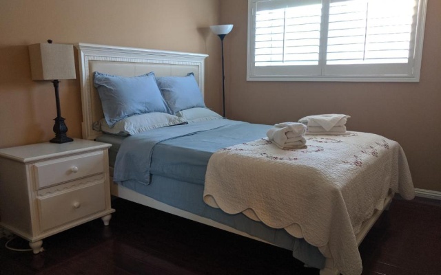 photo 4 of 2Bedroom with Den and 2BA 4 Blocks to Santa Monica Beach