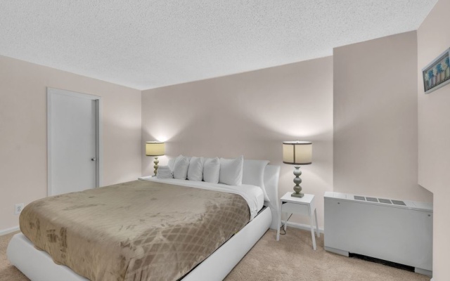 photo 4 of 2BR Modern Apt with Easy Access to City