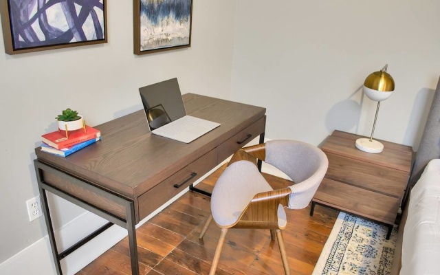 photo 4 of 2br/2ba Shotgun Home in Lower Garden by Domio