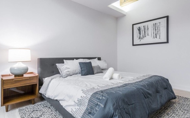 photo 2 of 3 BDR Downtown Luxury Loft-spacious, Safe & Secure