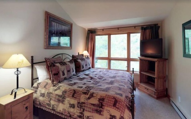 photo 3 of 3 Bedroom Residence in Cascade Village Next to Chair Lift 20 and Shuttle Services to Vail Village