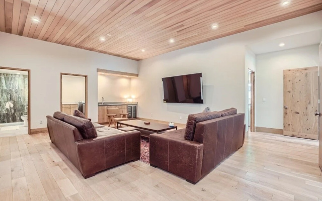 photo 2 of 3018 Basingdale Blvd 4 Bedroom Home by RedAwning