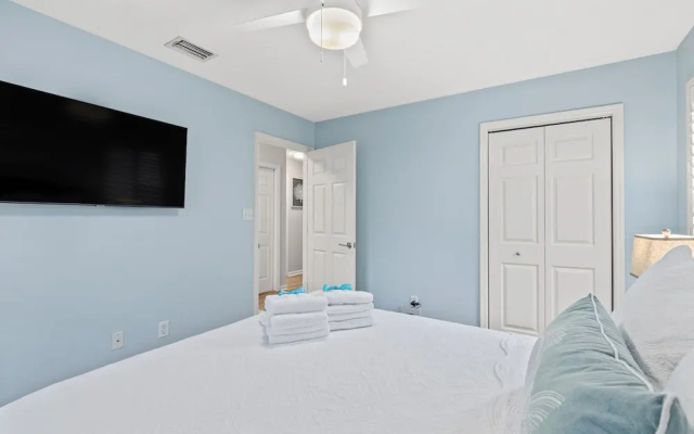 photo 4 of Sunshine House! 3BR 2BA Sleeps 9! Your Perfect Retreat for Comfort and Style